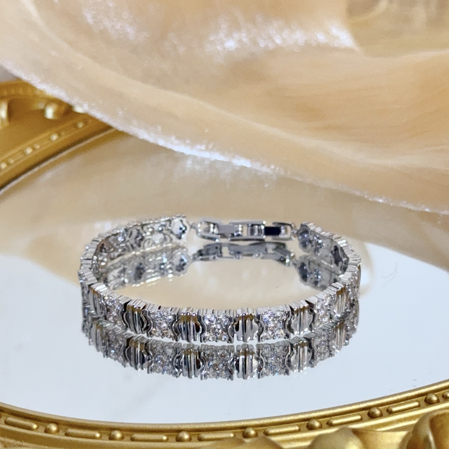 Piaget Pave Diamond Link Bracelet bracelet 18k white gold with clear white diamonds 18cm