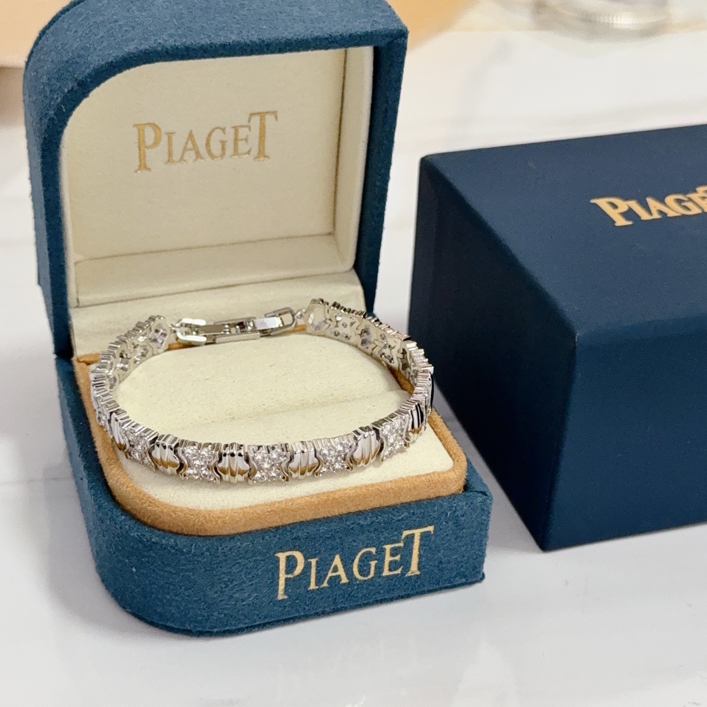 Piaget Pave Diamond Link Bracelet bracelet 18k white gold with clear white diamonds 18cm