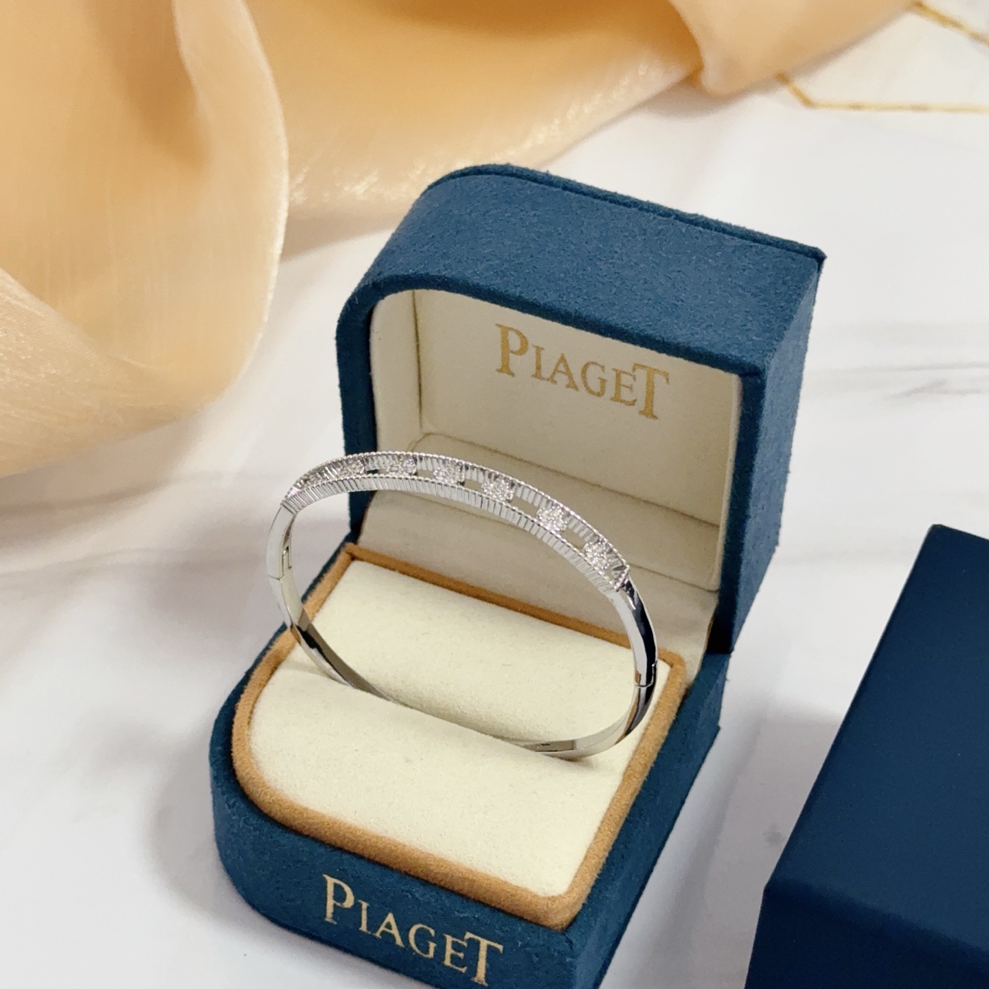 Piaget Possession bracelet 18k white gold with clear diamond accents 17cm inner circumference