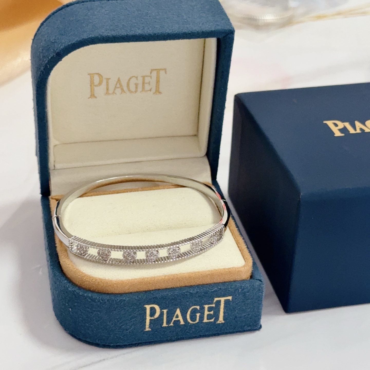 Piaget Possession bracelet 18k white gold with clear diamond accents 17cm inner circumference
