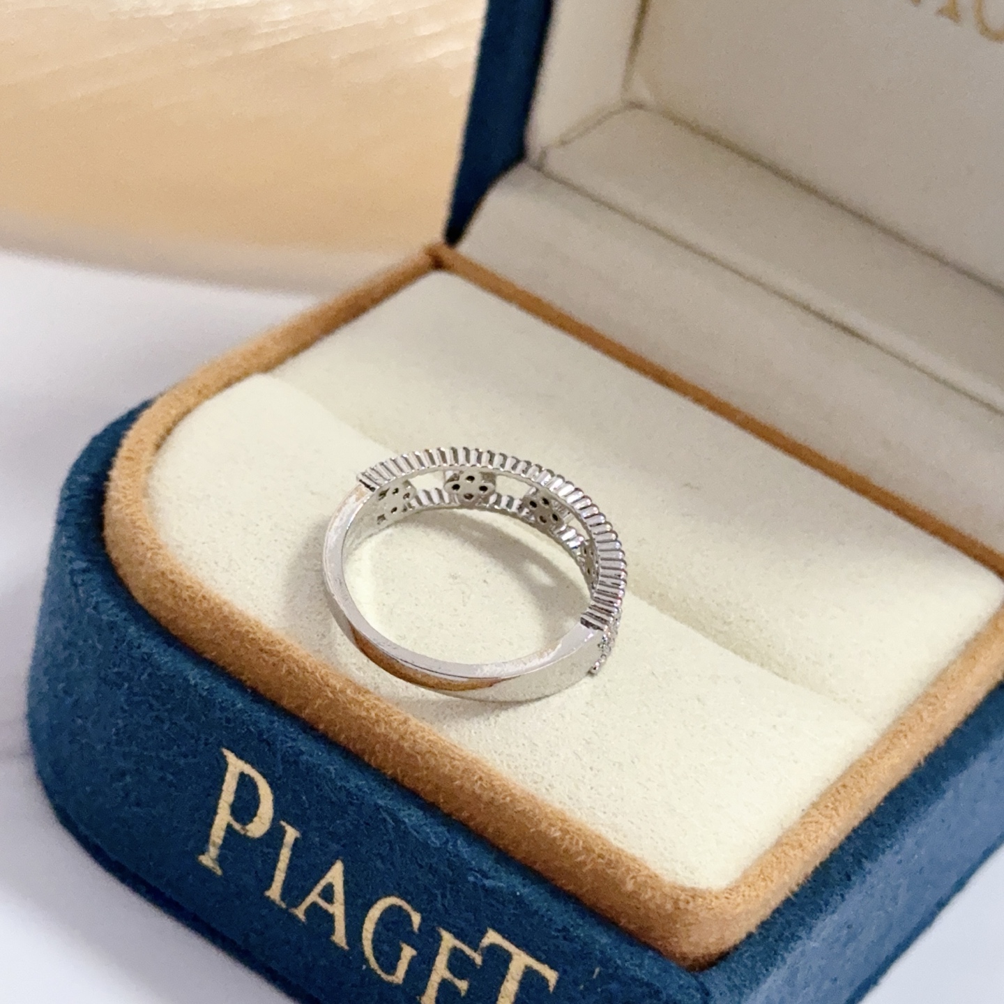 Piaget Possession ring 18k white gold clear diamond EU 50