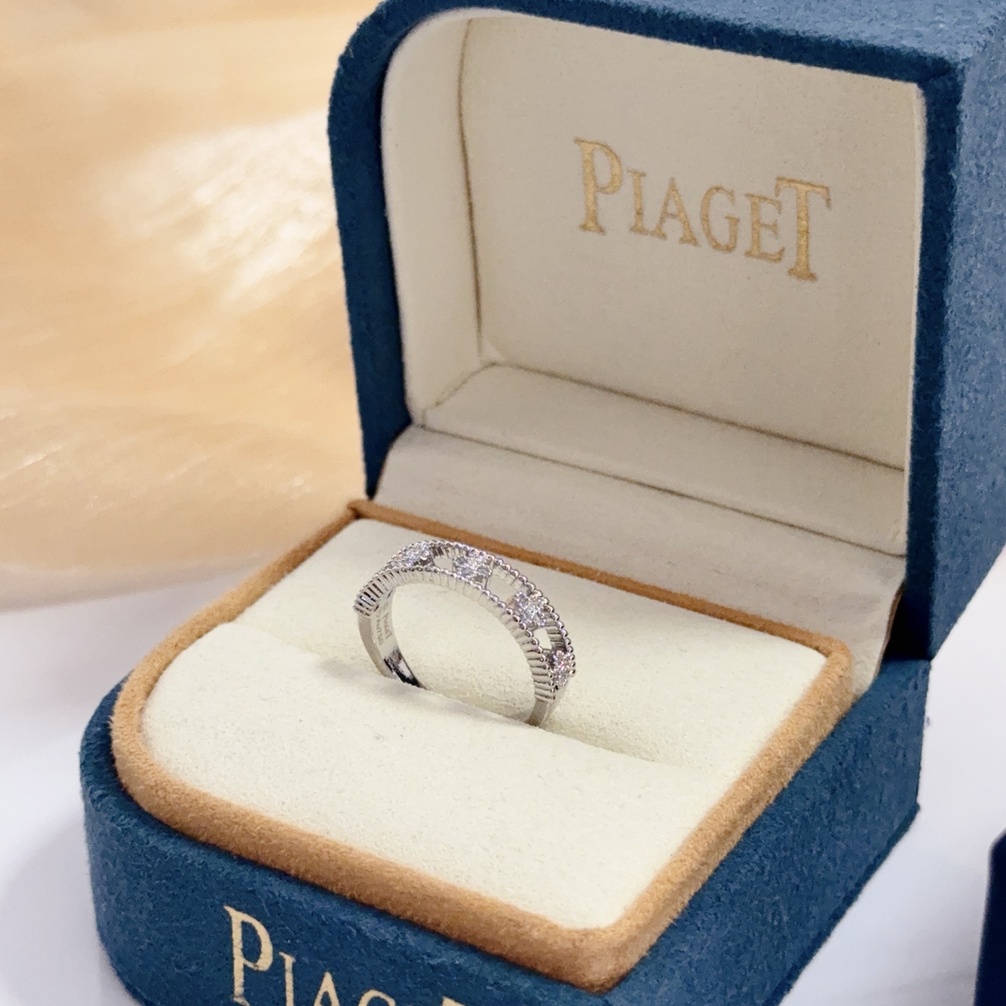 Piaget Possession ring 18k white gold clear diamond EU 50