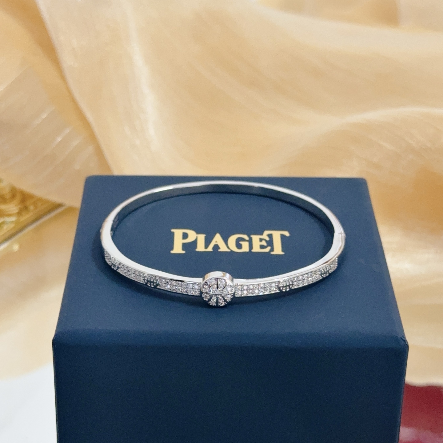 Piaget Possession bracelet 18k white gold pave set white diamonds 17cm