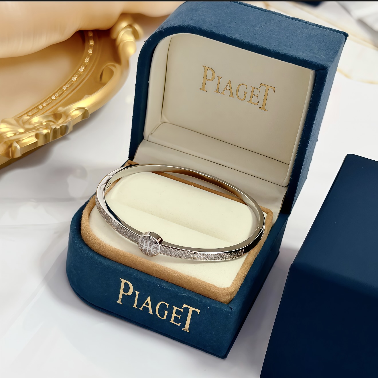 Piaget Possession bracelet 18k white gold pave set white diamonds 17cm