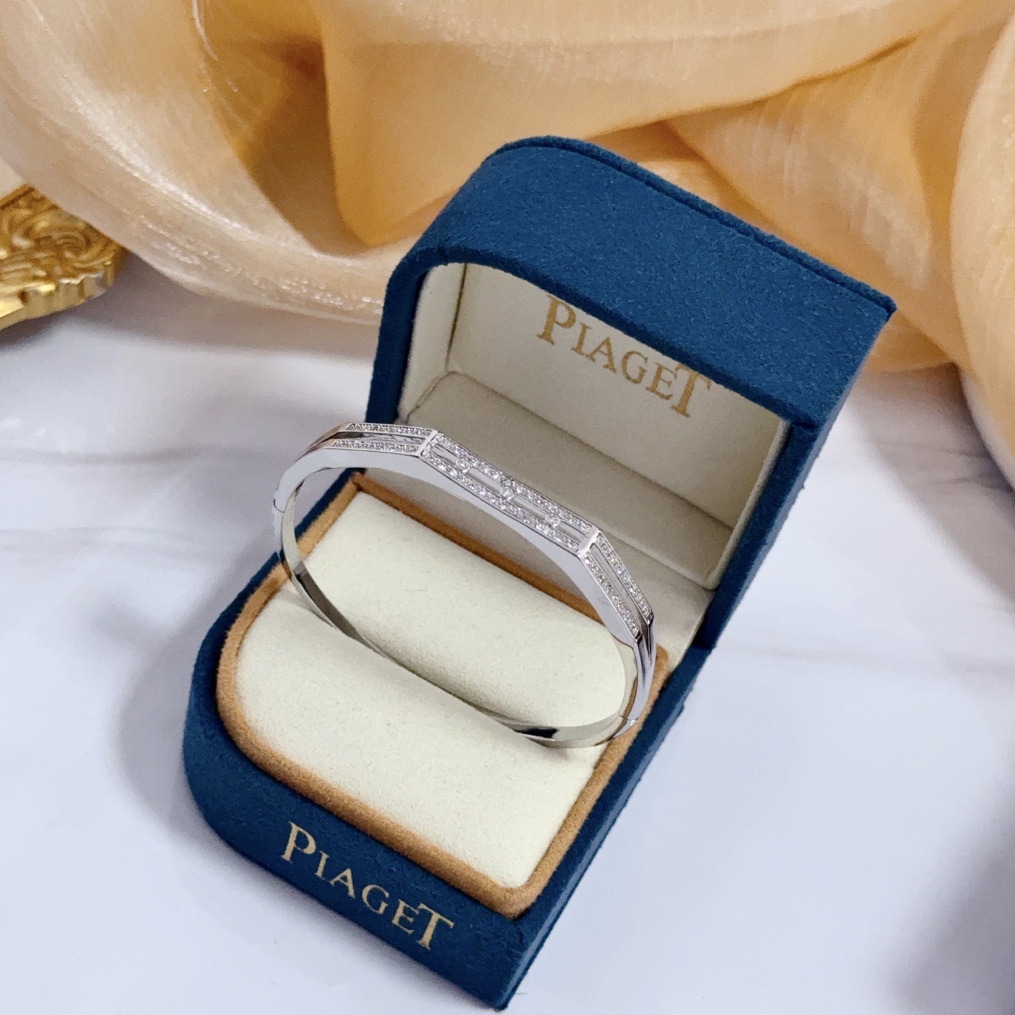 Piaget Possession bracelet silver-toned white gold with clear diamond accents 17cm inner circumference