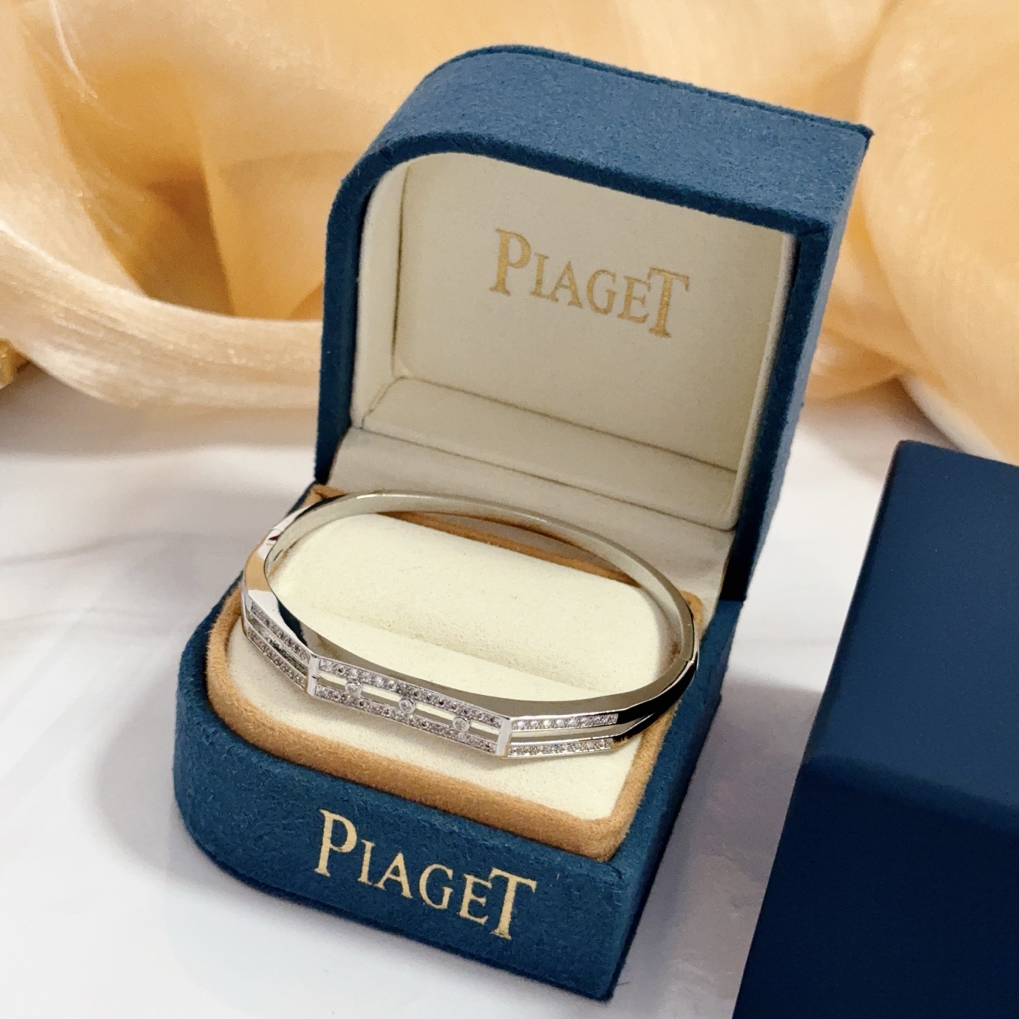 Piaget Possession bracelet silver-toned white gold with clear diamond accents 17cm inner circumference