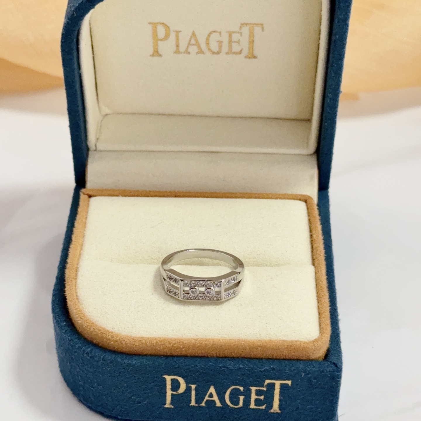 Piaget Possession ring 18k white gold with clear diamond accents US 7