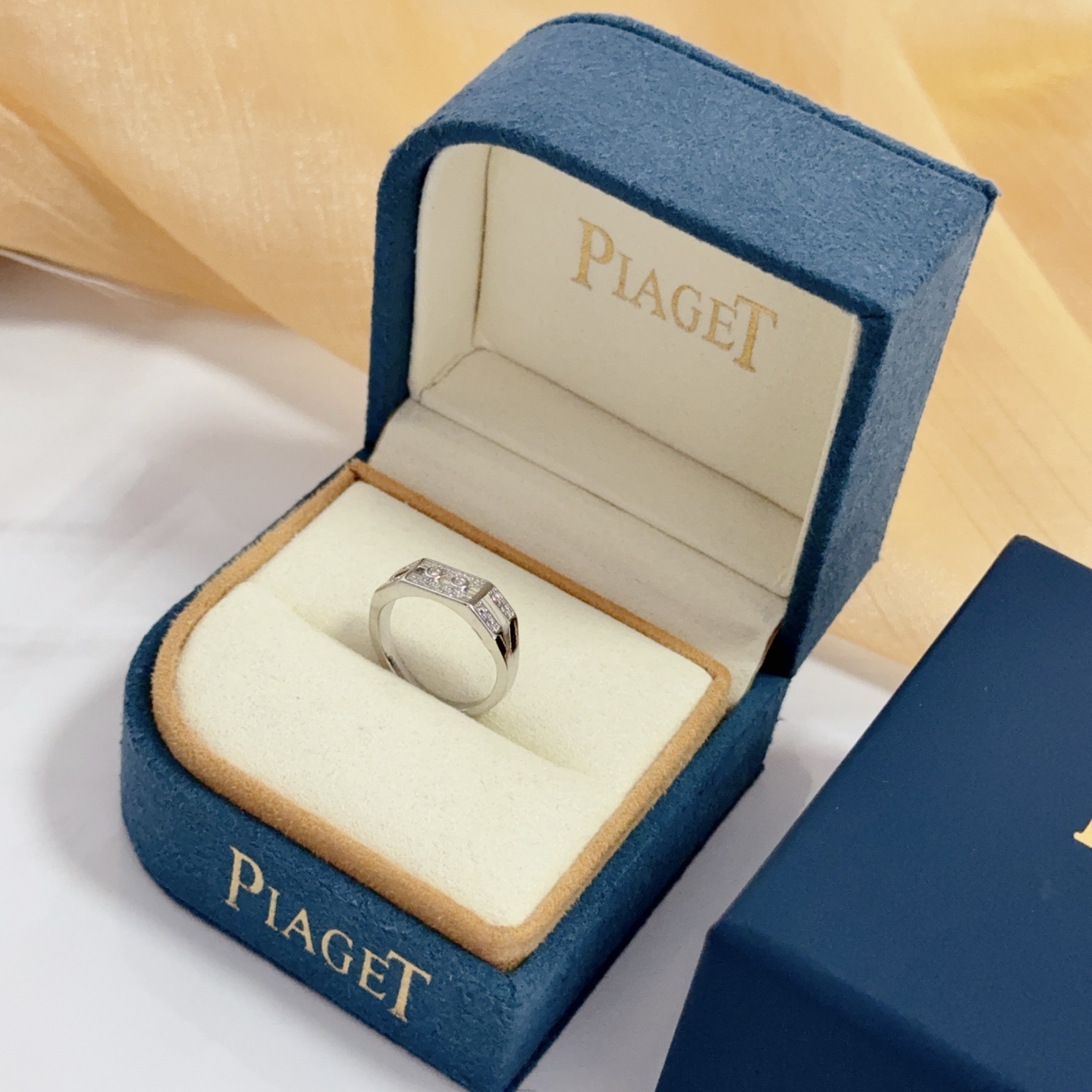 Piaget Possession ring 18k white gold with clear diamond accents US 7