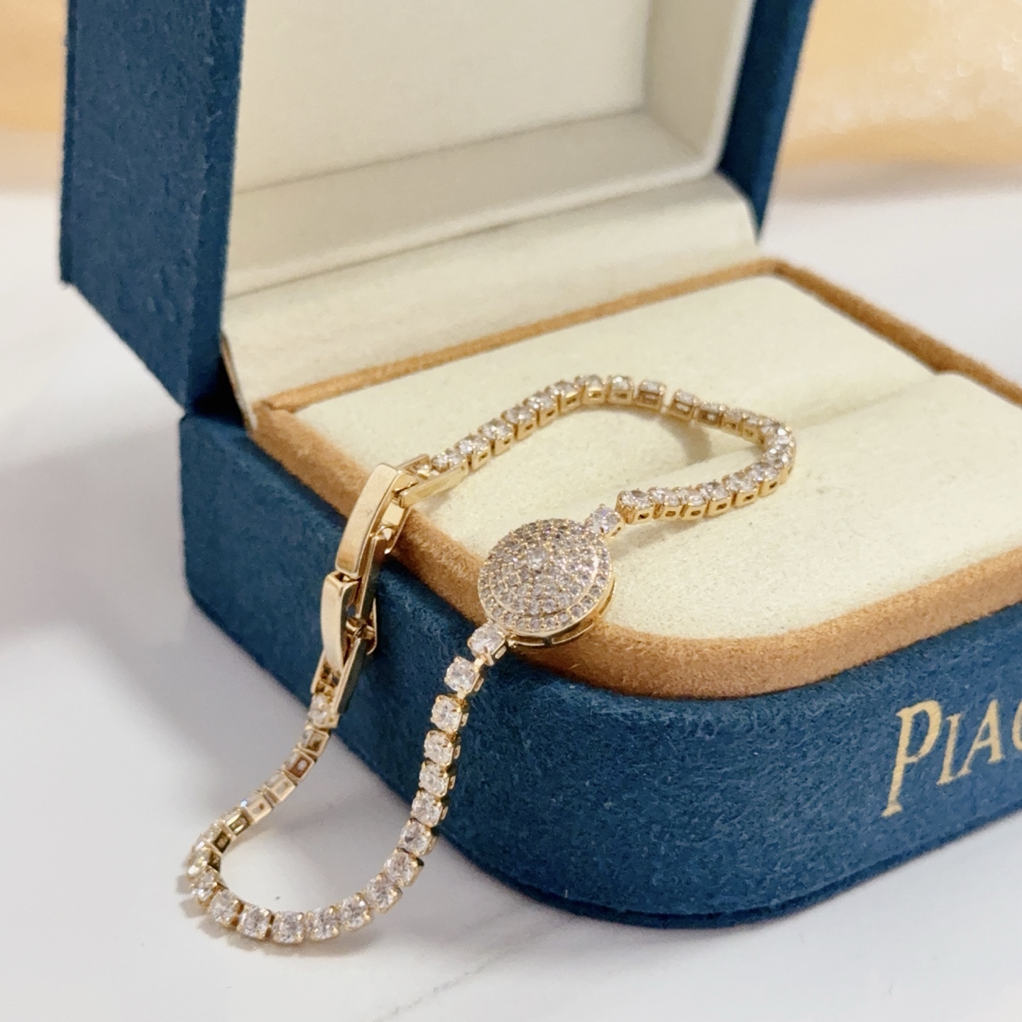 Piaget Possession bracelet 18k yellow gold pave set white diamonds 17cm