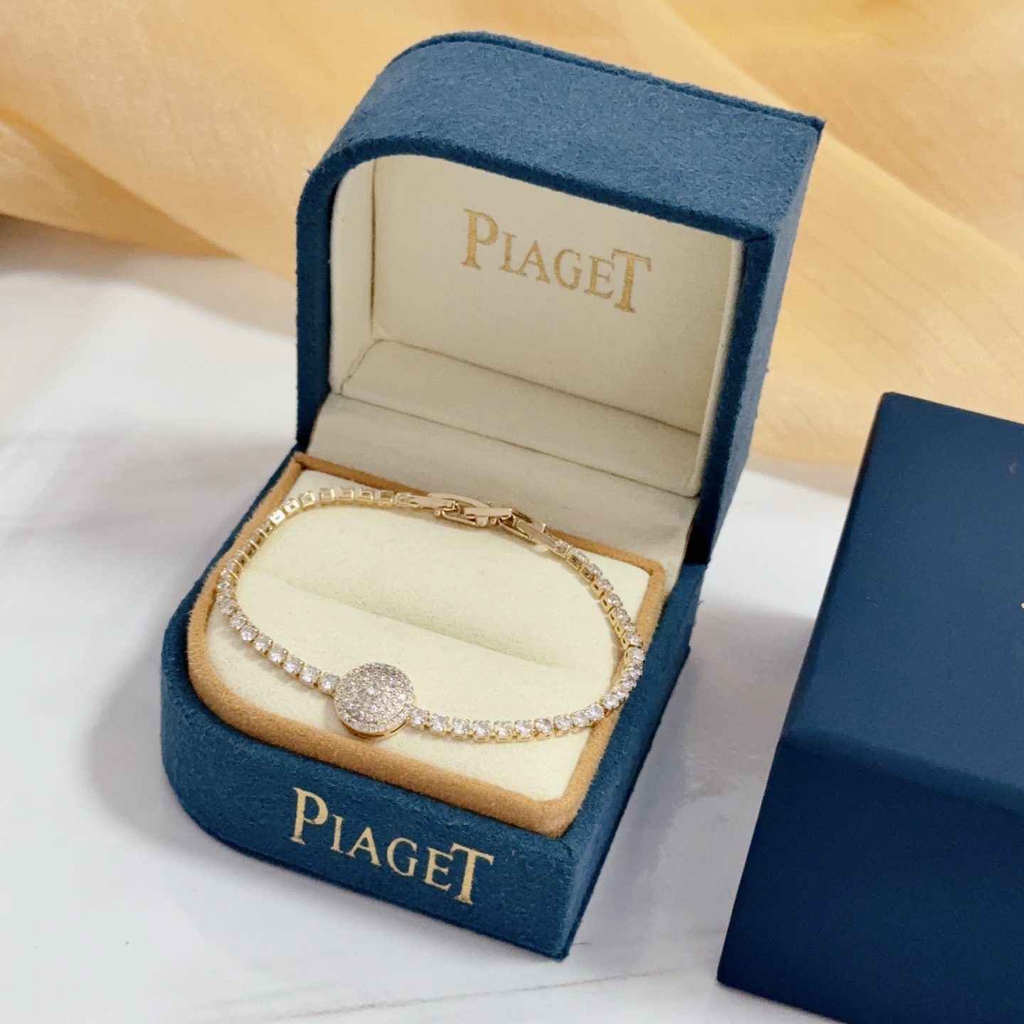 Piaget Possession bracelet 18k yellow gold pave set white diamonds 17cm