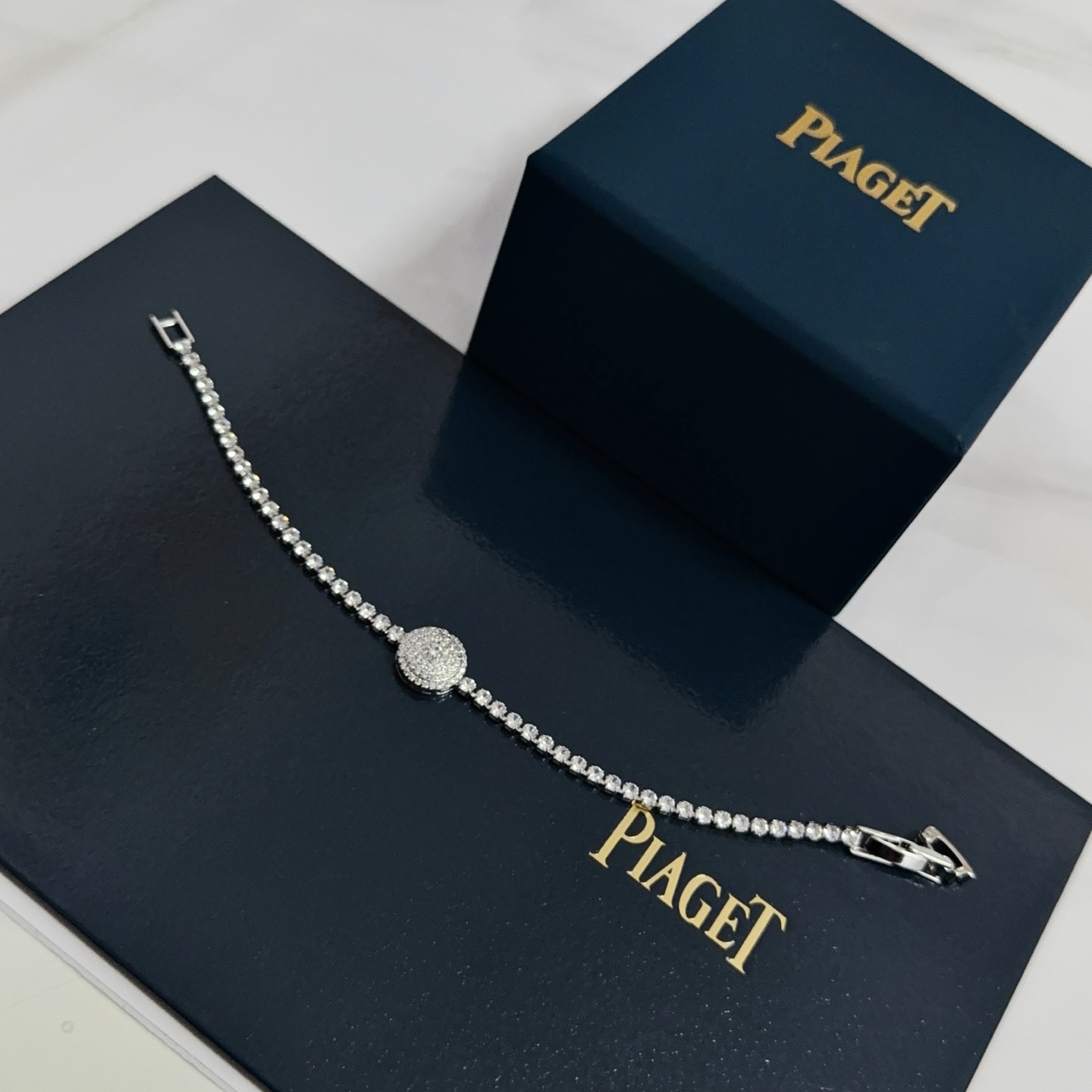 Piaget Possession bracelet white gold with clear diamonds 17cm