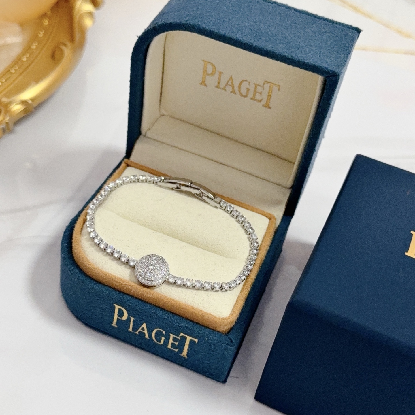 Piaget Possession bracelet white gold with clear diamonds 17cm