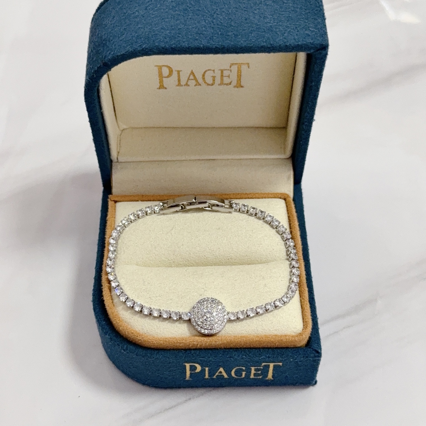 Piaget Possession bracelet white gold with clear diamonds 17cm