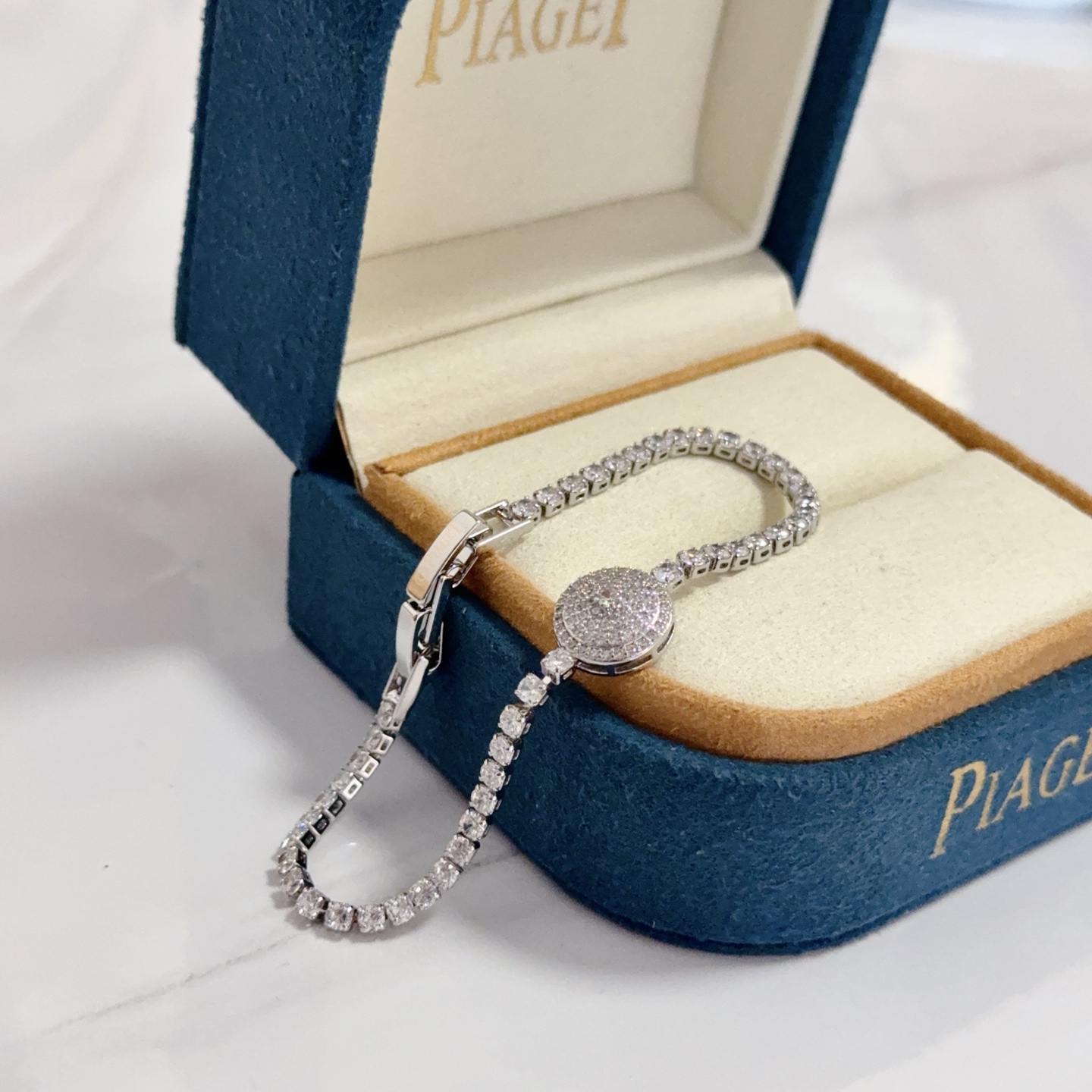 Piaget Possession bracelet white gold with clear diamonds 17cm