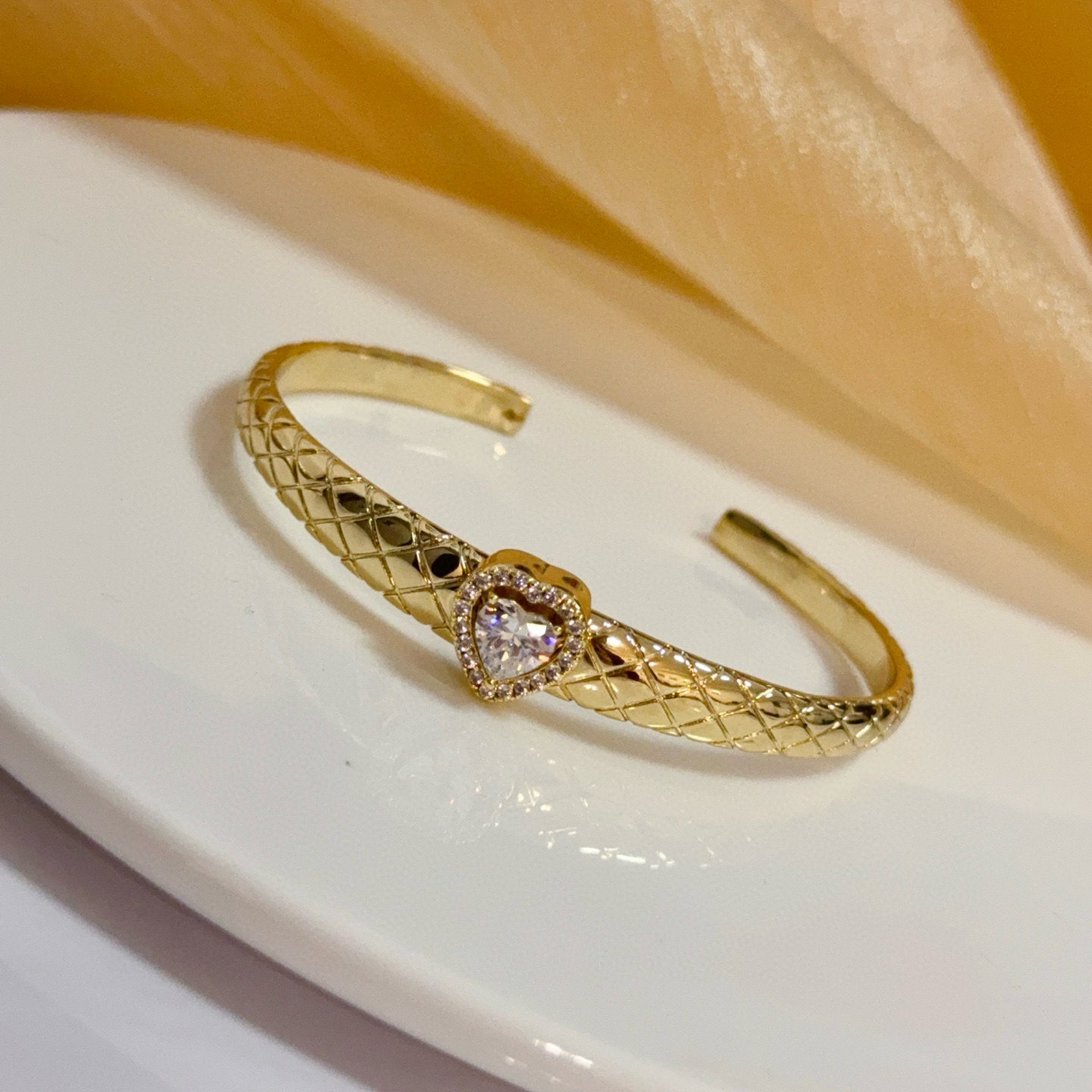 Piaget Heart Diamond Quilted Cuff bracelet 18k yellow gold with clear heart-cut diamond and clear diamond accents 17cm inner circumference