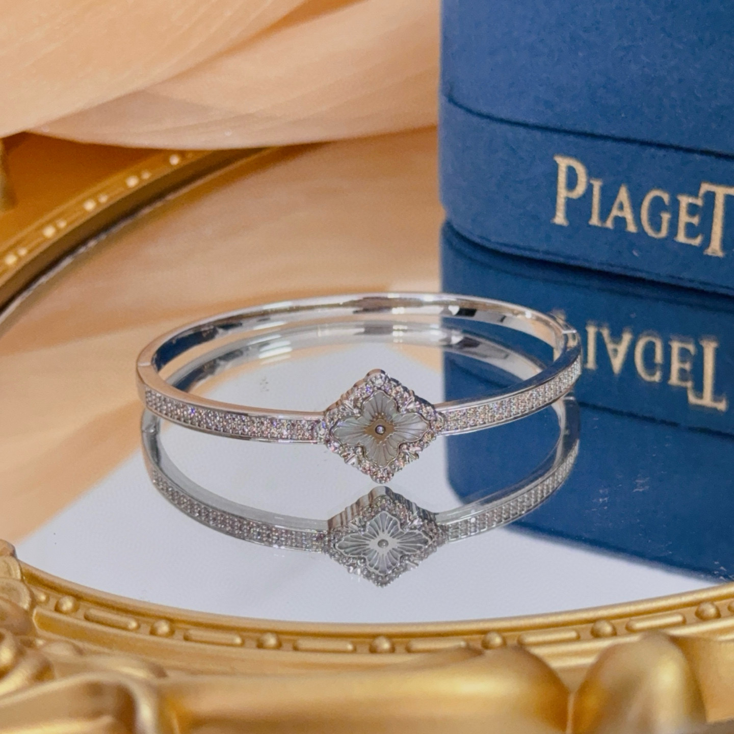 Piaget Rose bracelet silver white gold with clear diamonds and grey mother-of-pearl 17cm