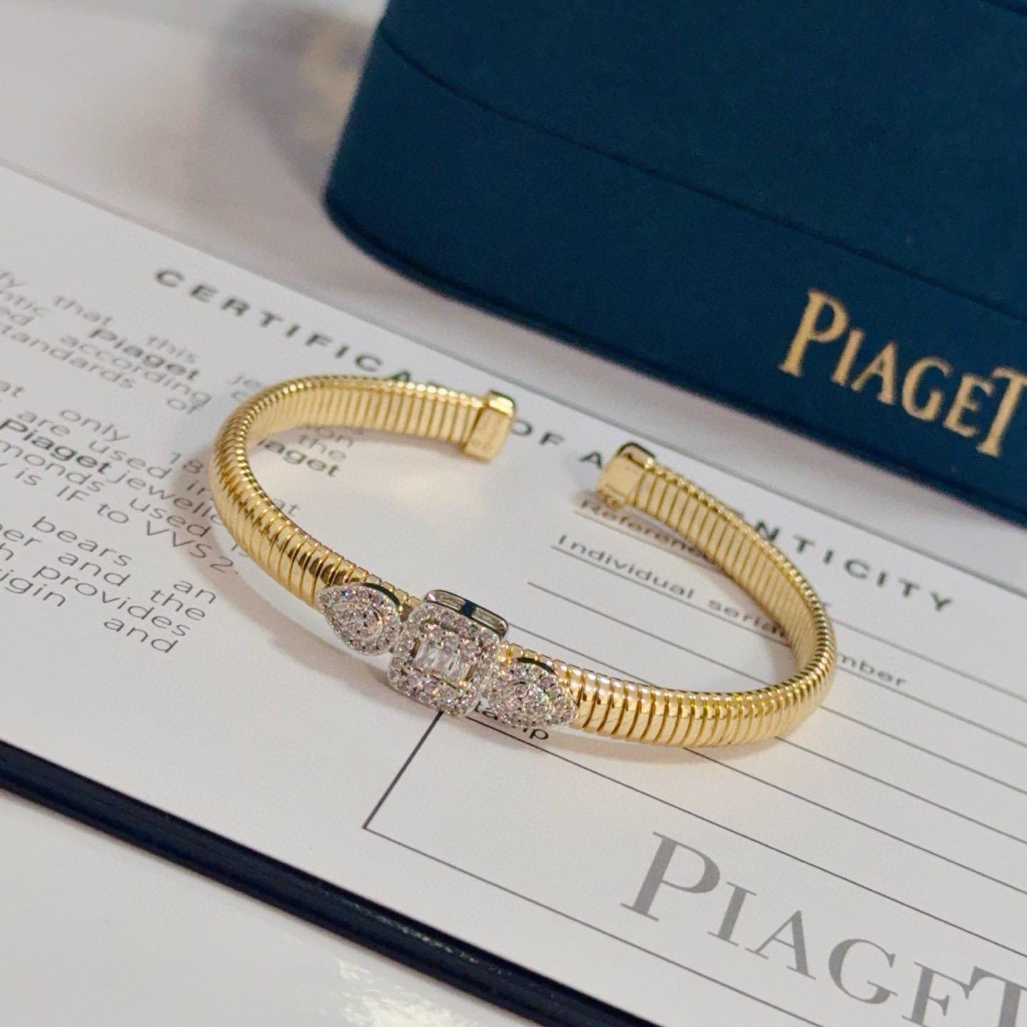 Piaget Possession bracelet yellow gold with clear diamond accents 17cm