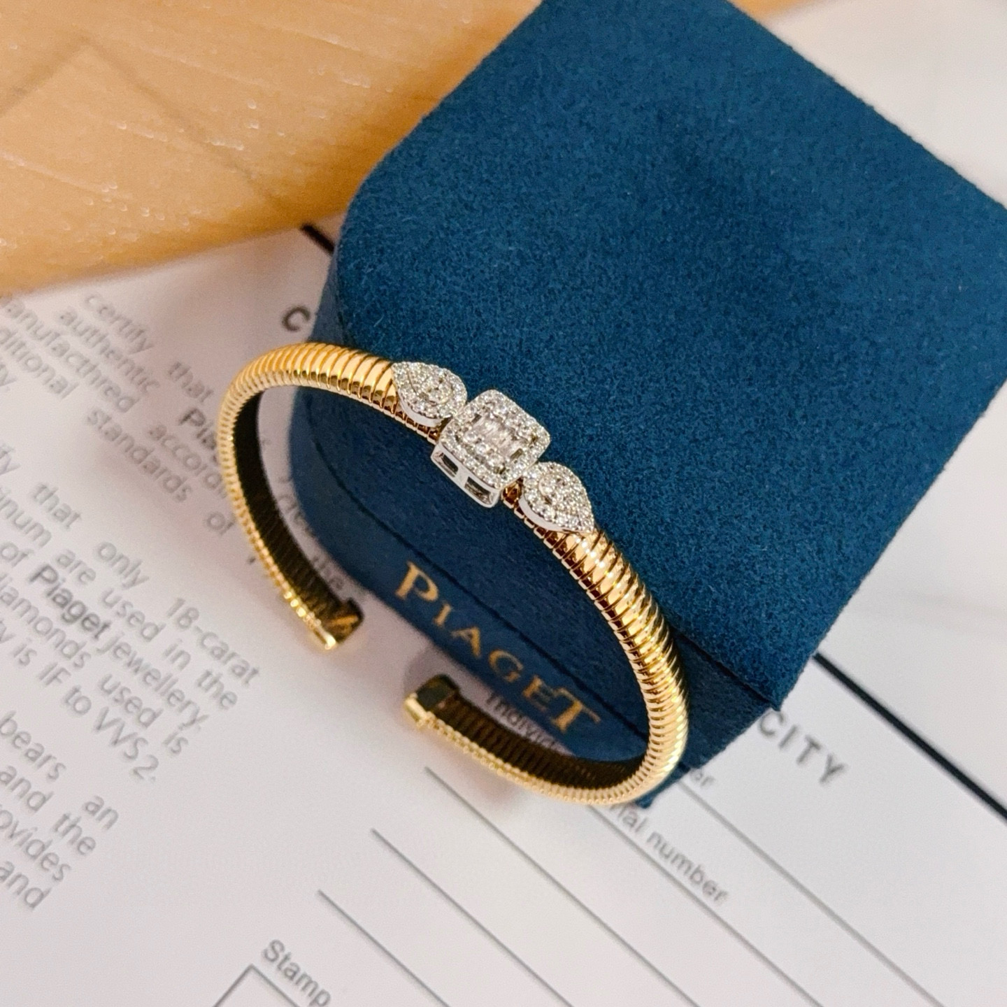 Piaget Possession bracelet yellow gold with clear diamond accents 17cm