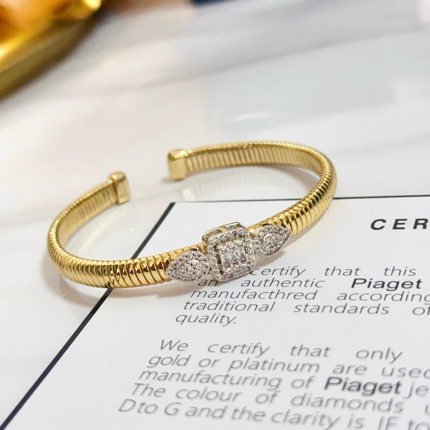 Piaget Possession bracelet yellow gold with clear diamond accents 17cm