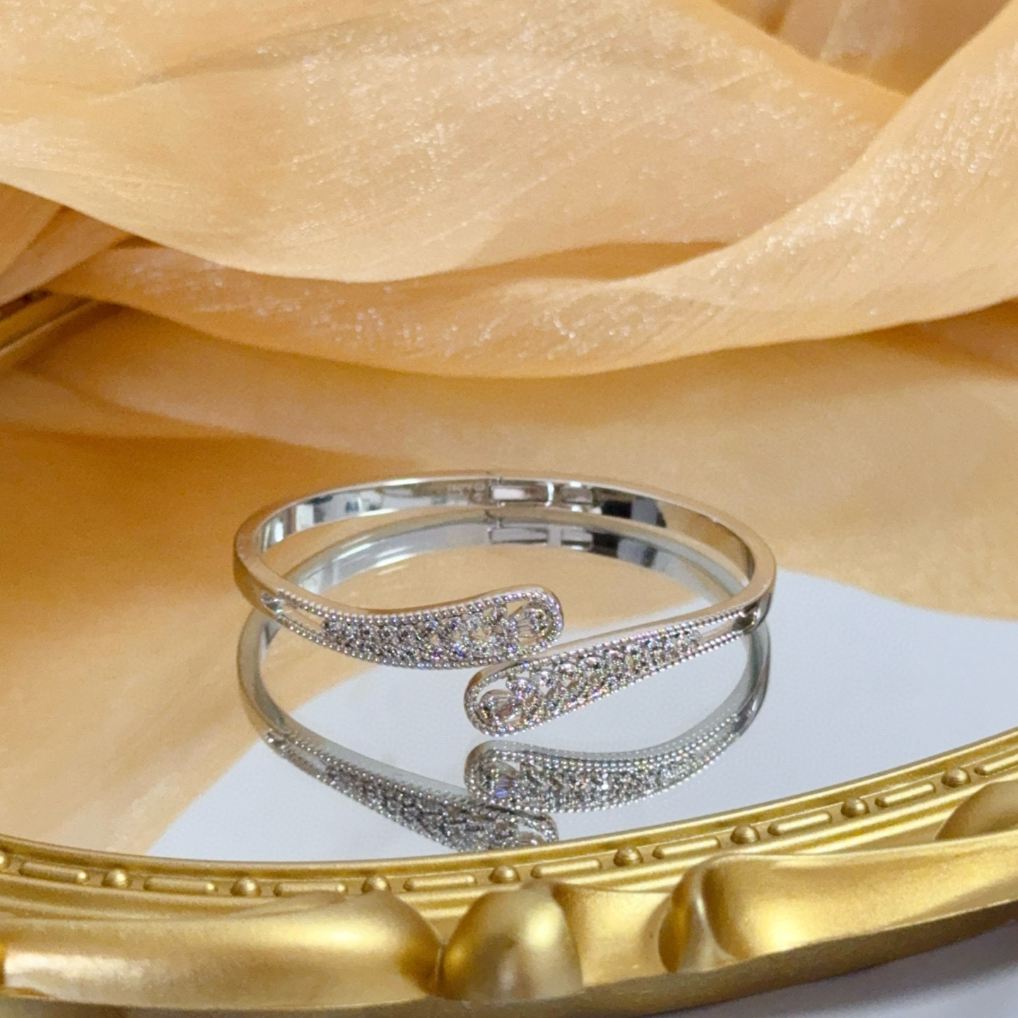 Piaget Possession bracelet silver-toned white gold with clear pave diamonds 16cm inner circumference