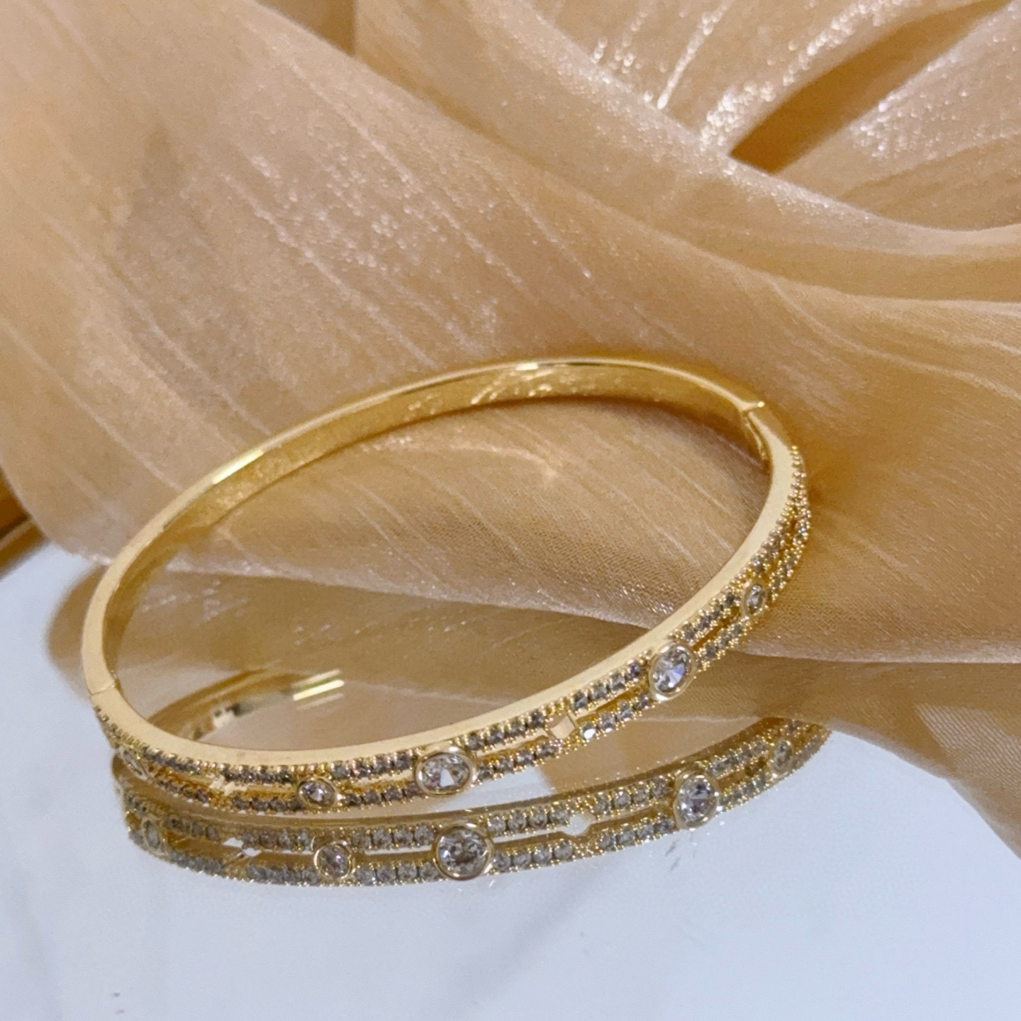 Piaget Possession bracelet yellow gold with clear diamond accents 17cm inner circumference