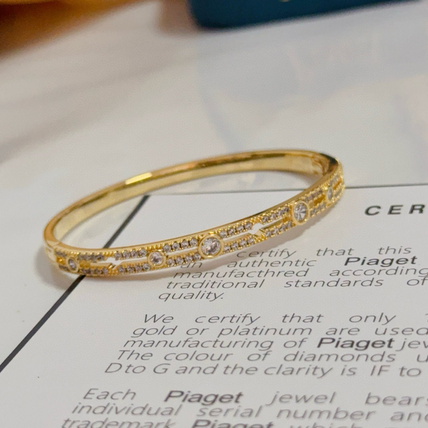 Piaget Possession bracelet yellow gold with clear diamond accents 17cm inner circumference