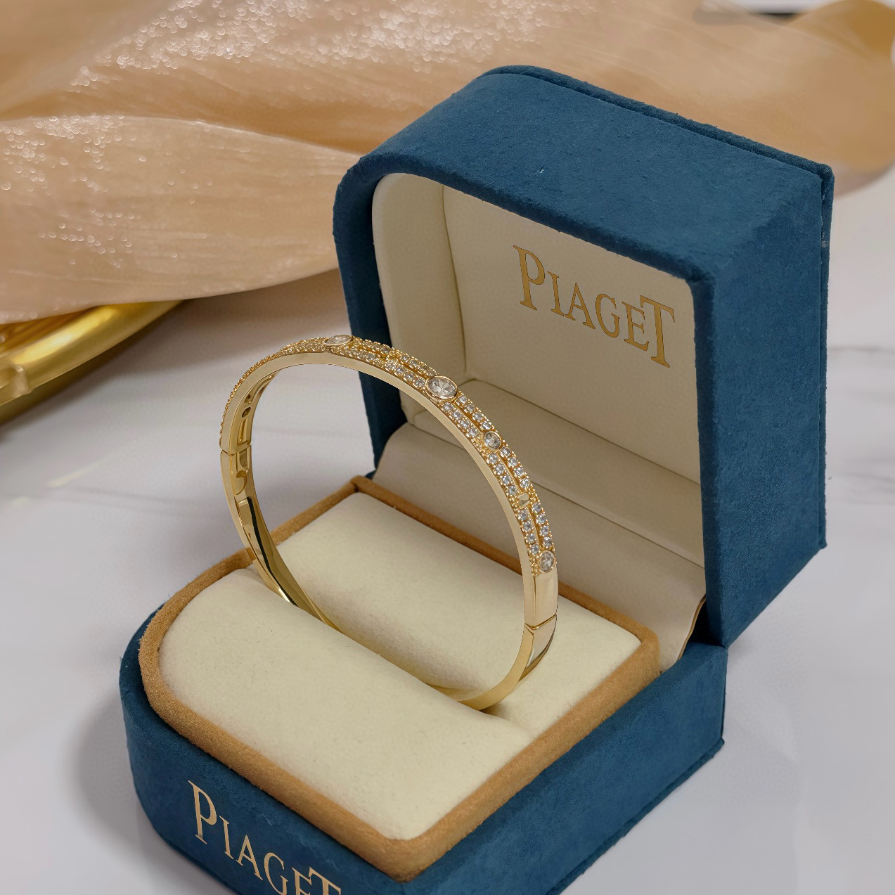 Piaget Possession bracelet yellow gold with clear diamond accents 17cm inner circumference