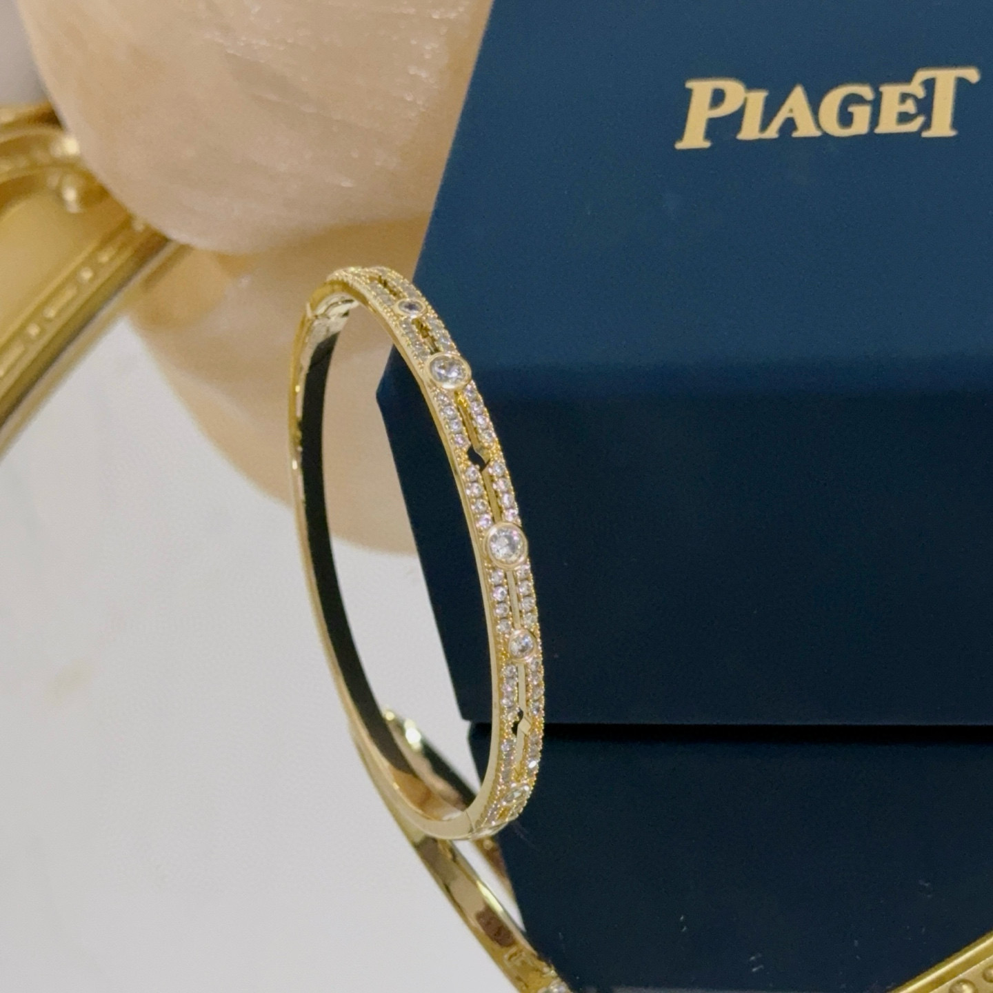 Piaget Possession bracelet yellow gold with clear diamond accents 17cm inner circumference