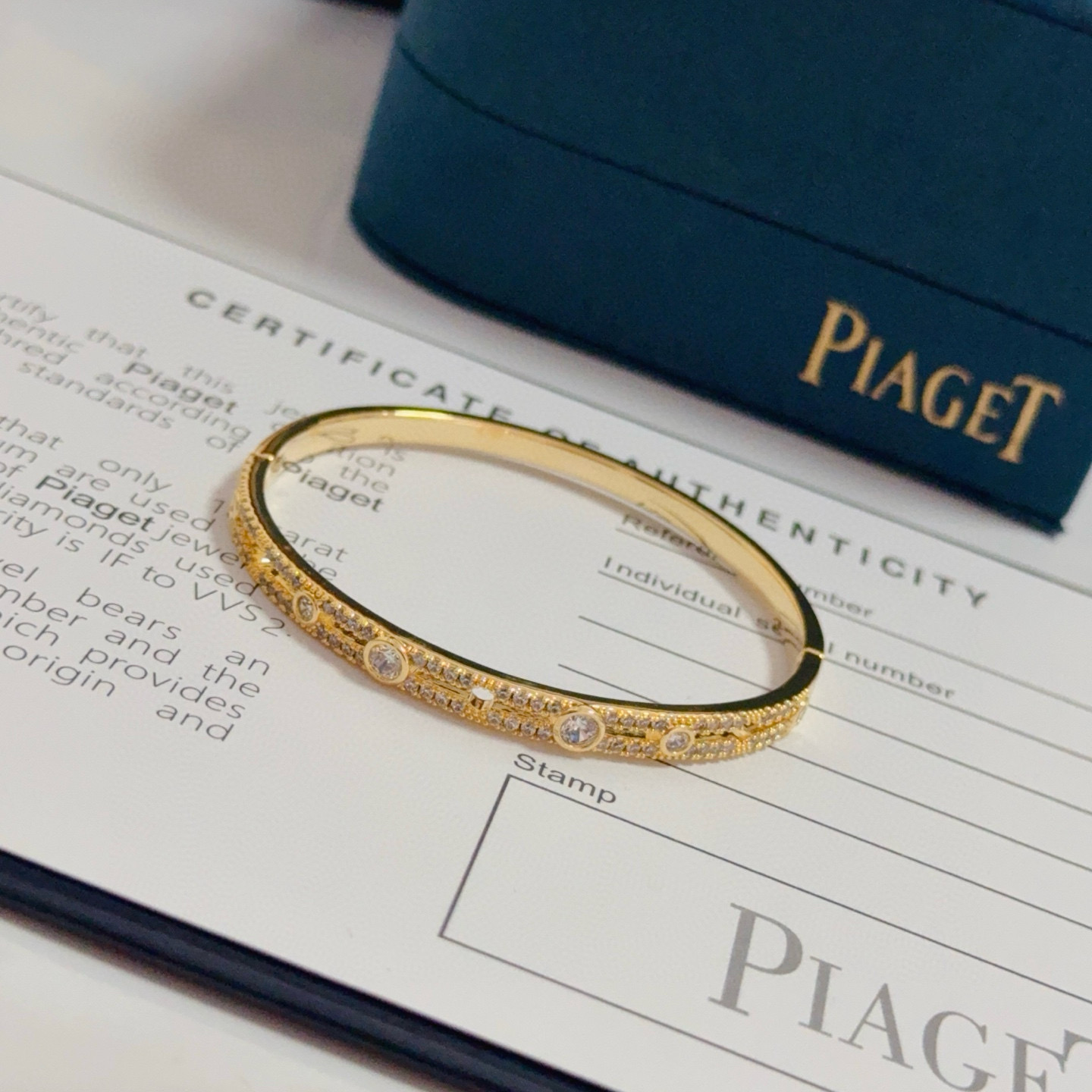 Piaget Possession bracelet yellow gold with clear diamond accents 17cm inner circumference