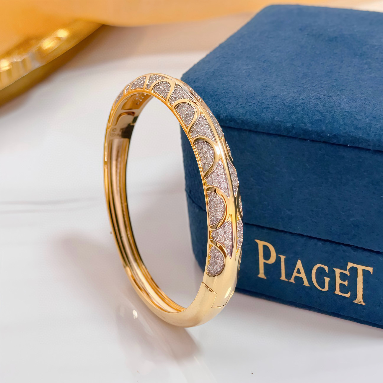 Piaget Possession bracelet yellow gold with clear pave diamonds 17cm inner circumference