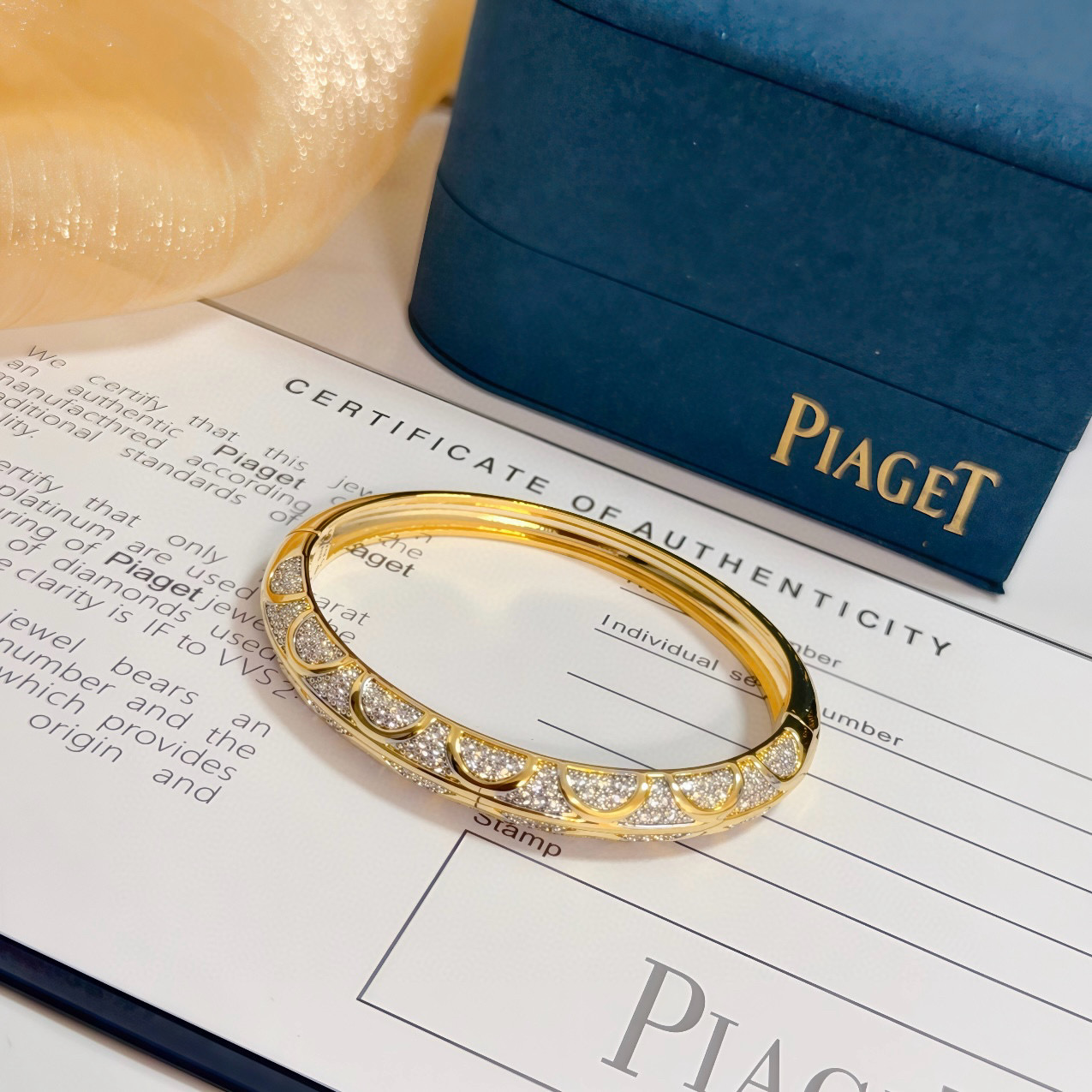 Piaget Possession bracelet yellow gold with clear pave diamonds 17cm inner circumference