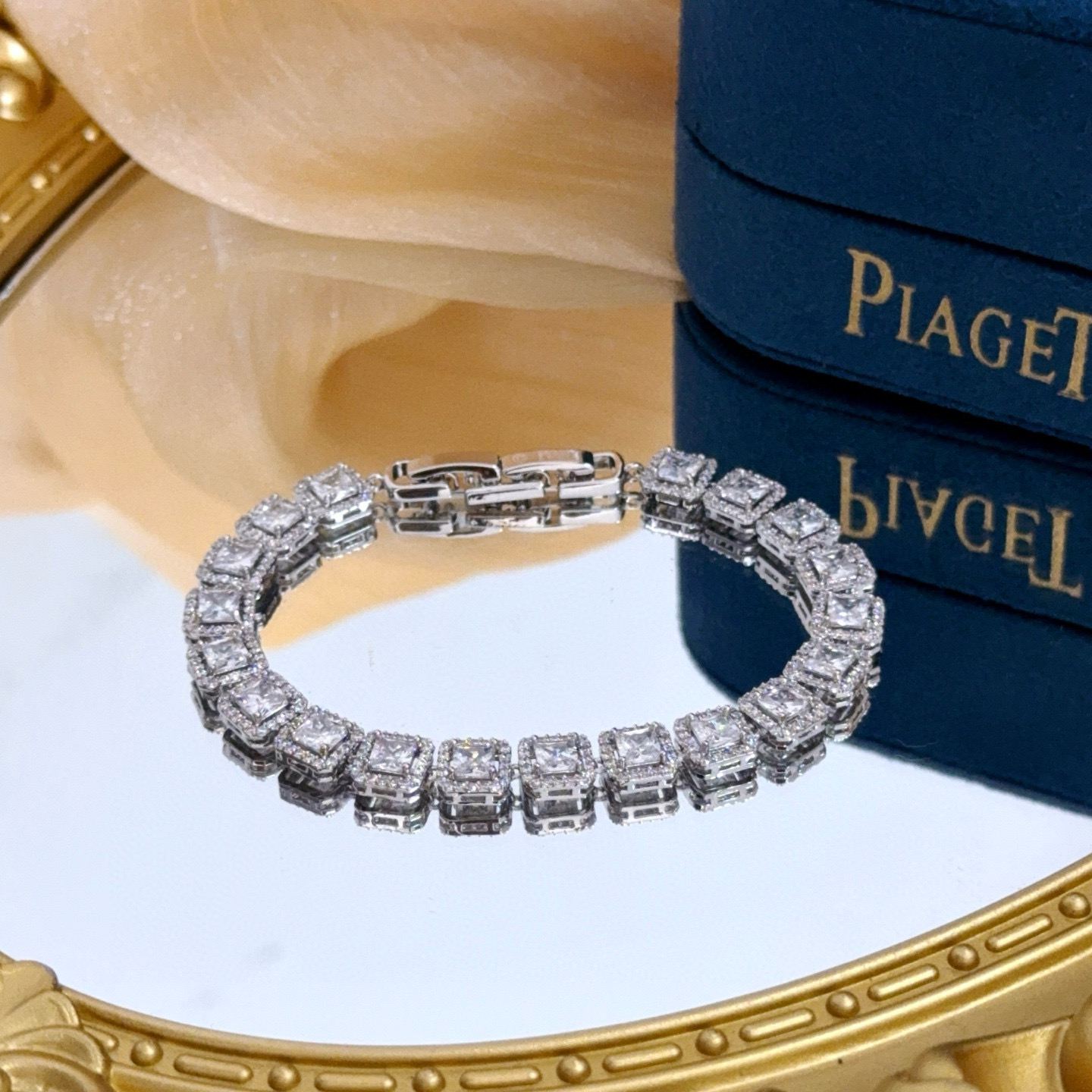 Piaget Square Diamond Halo Tennis Bracelet bracelet White gold with clear diamonds 17cm