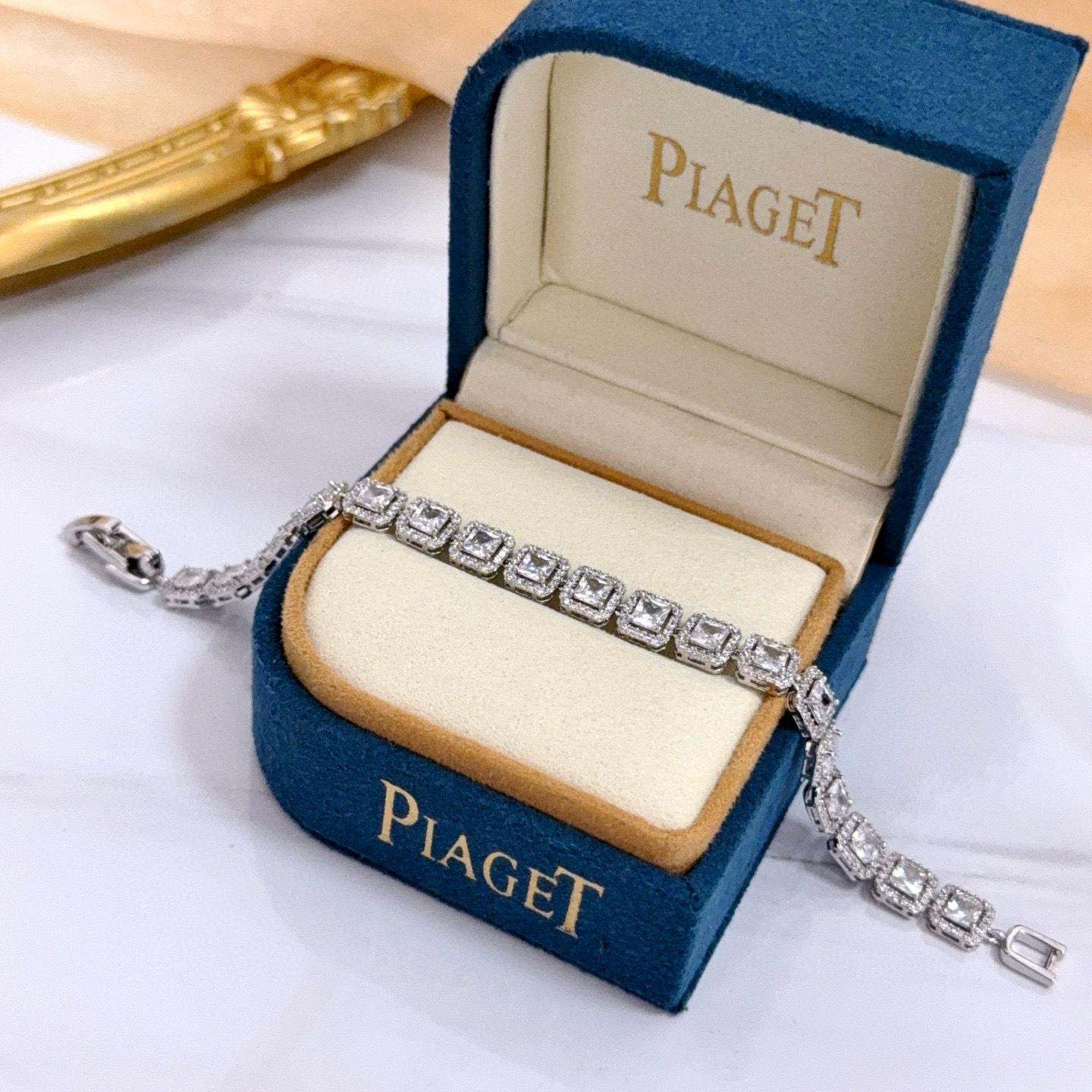 Piaget Square Diamond Halo Tennis Bracelet bracelet White gold with clear diamonds 17cm