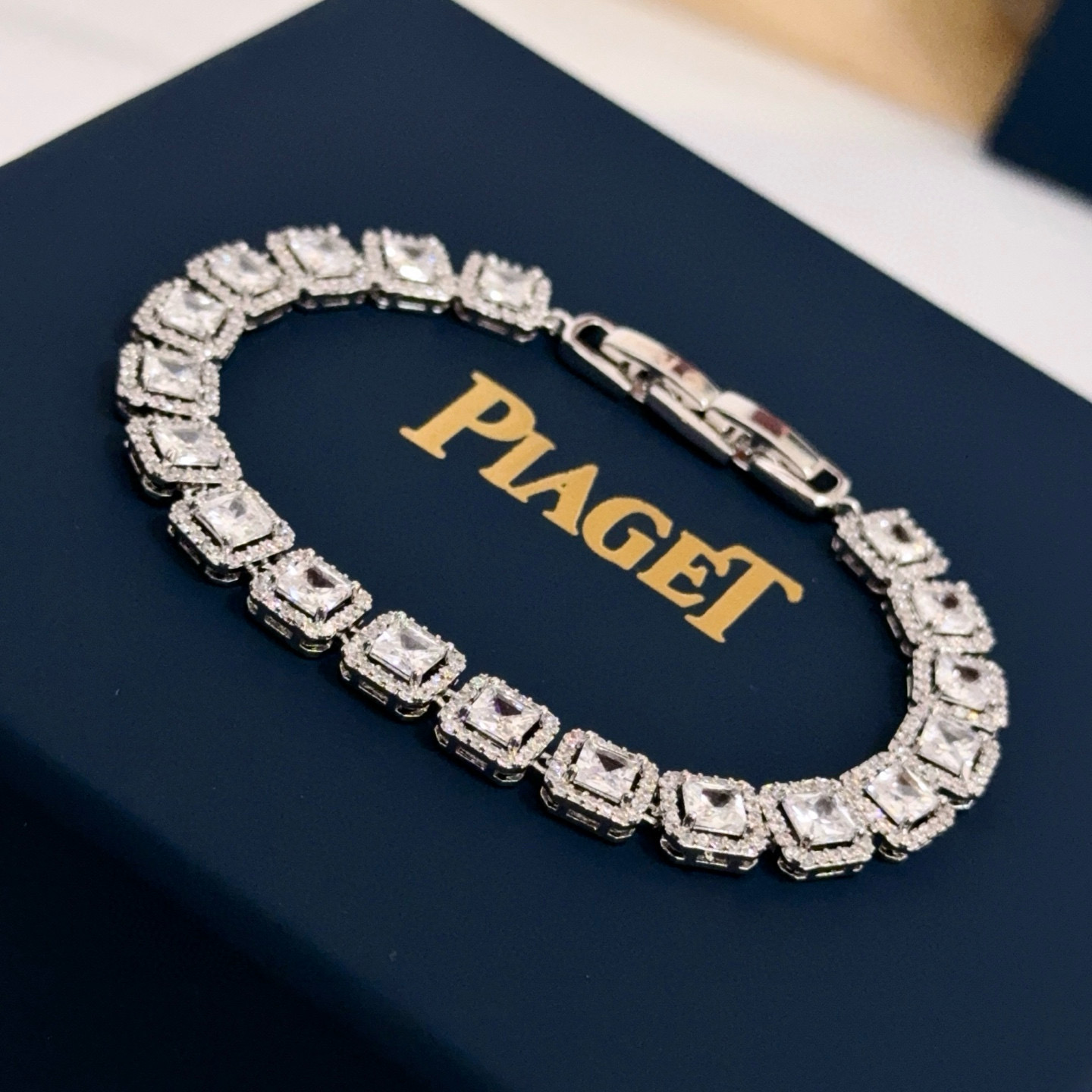 Piaget Square Diamond Halo Tennis Bracelet bracelet White gold with clear diamonds 17cm