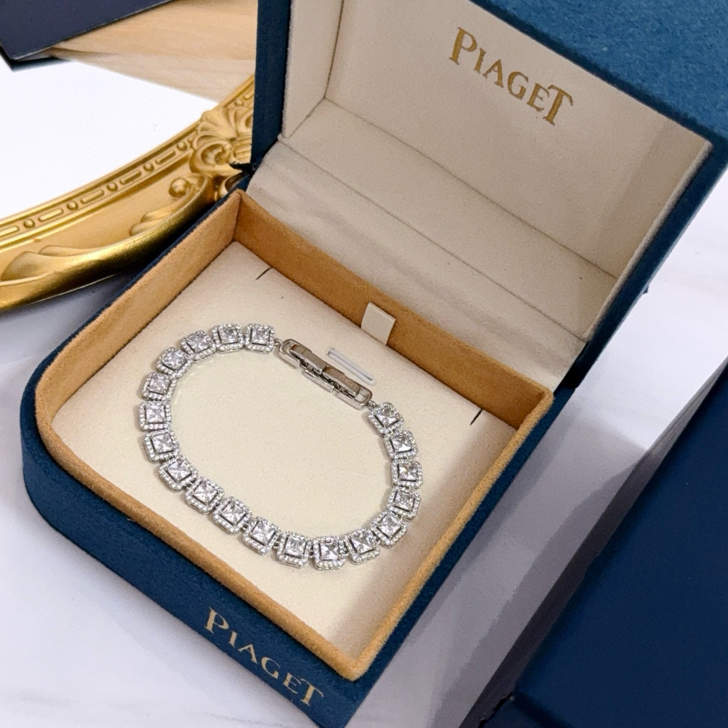 Piaget Square Diamond Halo Tennis Bracelet bracelet White gold with clear diamonds 17cm