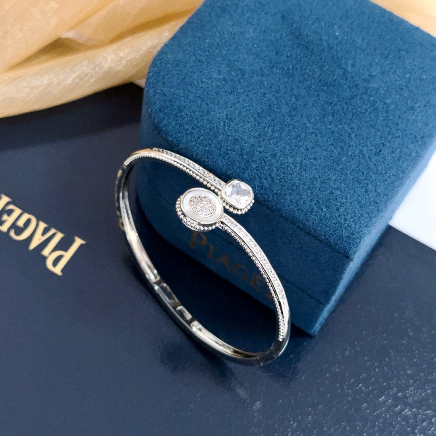 Piaget Possession bracelet silver-toned white gold with clear diamonds 16cm inner circumference