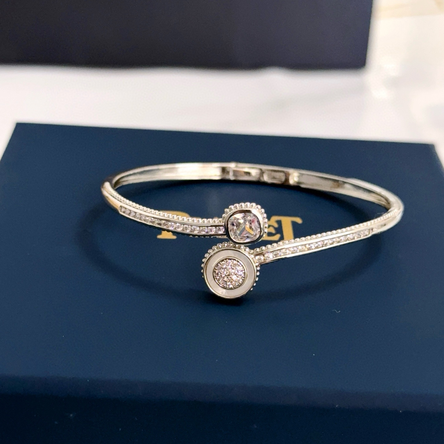 Piaget Possession bracelet silver-toned white gold with clear diamonds 16cm inner circumference