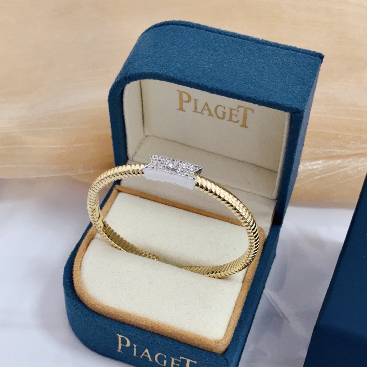 Piaget Possession bracelet yellow gold with white diamond pave 17cm