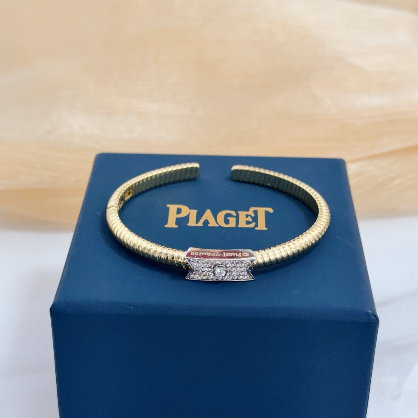 Piaget Possession bracelet yellow gold with white diamond pave 17cm