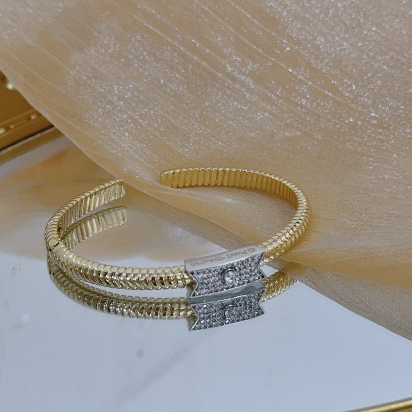 Piaget Possession bracelet yellow gold with white diamond pave 17cm