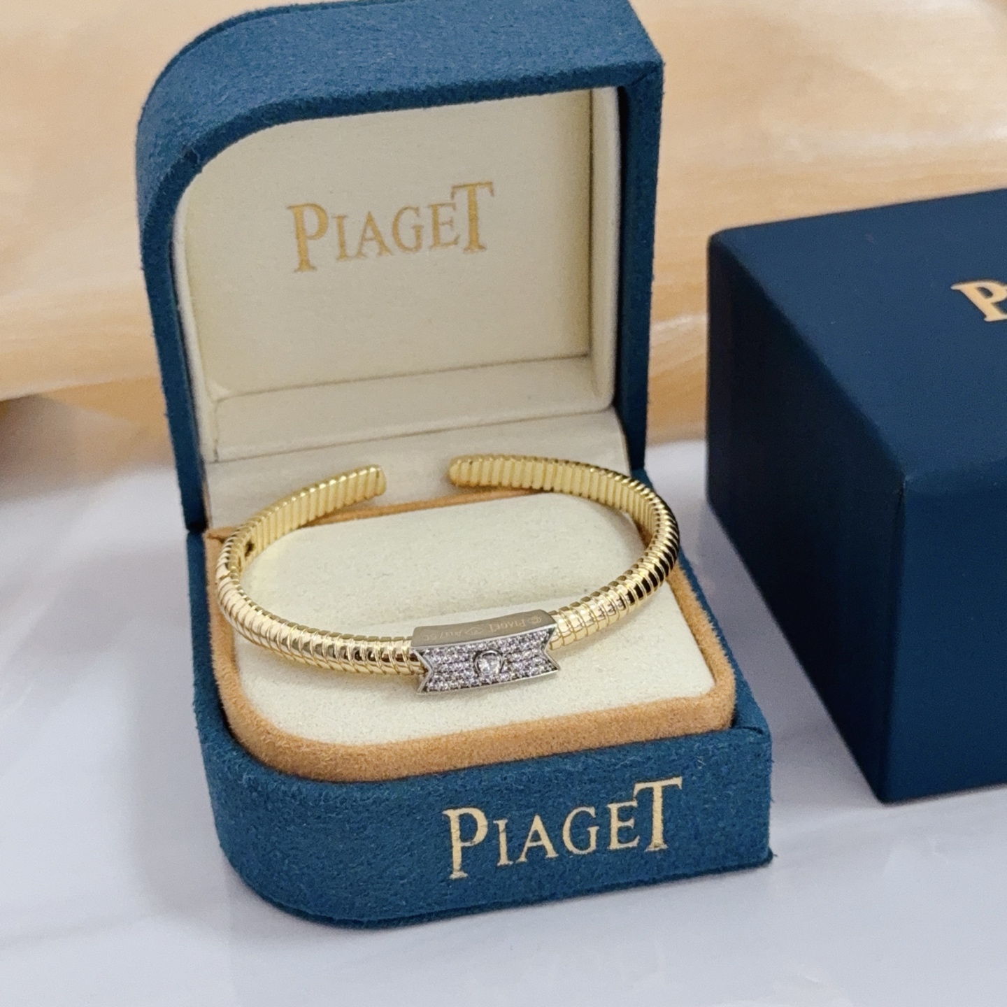 Piaget Possession bracelet yellow gold with white diamond pave 17cm