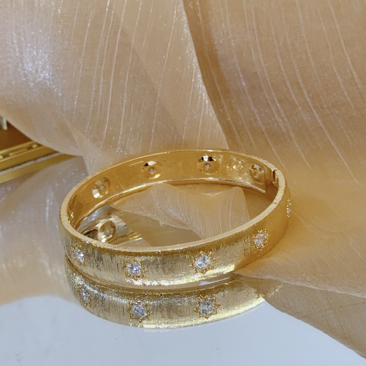 Van Cleef Arpels Four-Leaf Clover Lucky Pattern Multi-layered Carved Bangle bracelet yellow gold metal with clear diamond-like accent stones 17cm inner circumference