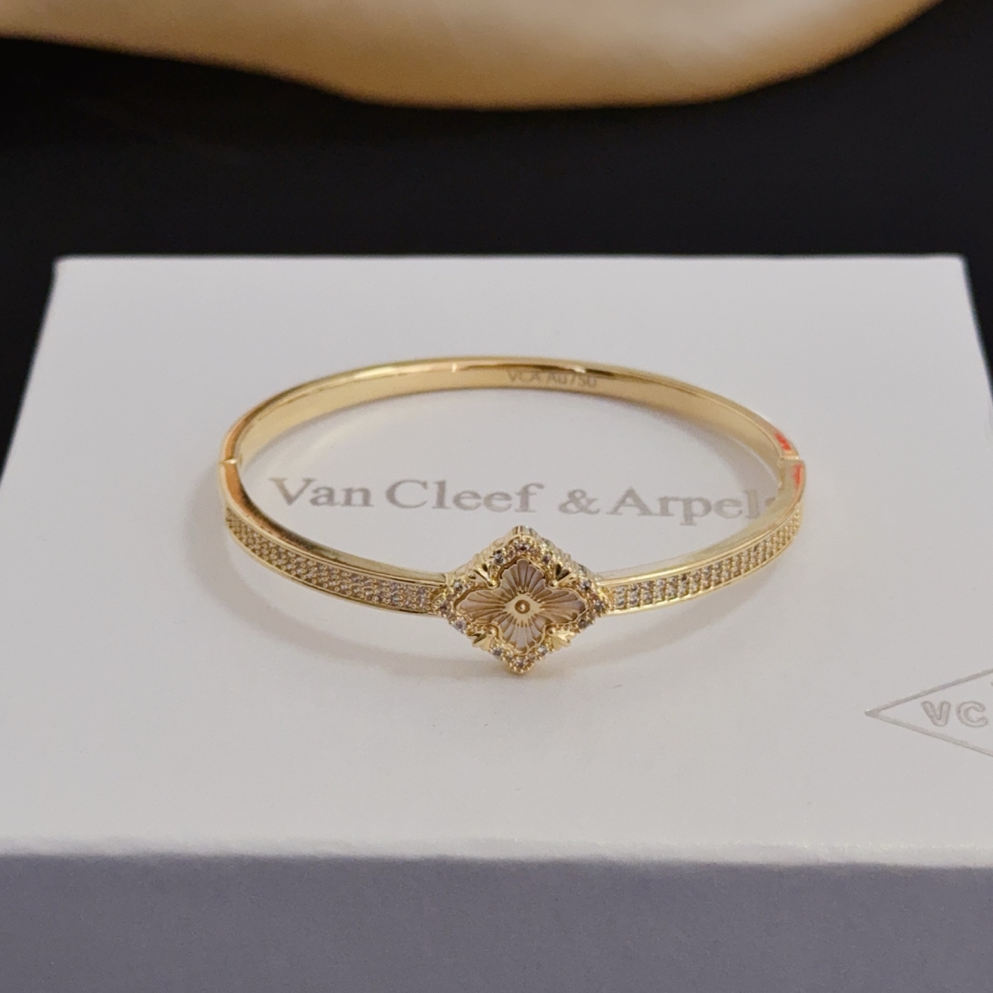 Van Cleef Arpels Lucky Spring bracelet Yellow gold white mother-of-pearl clear diamonds 17cm