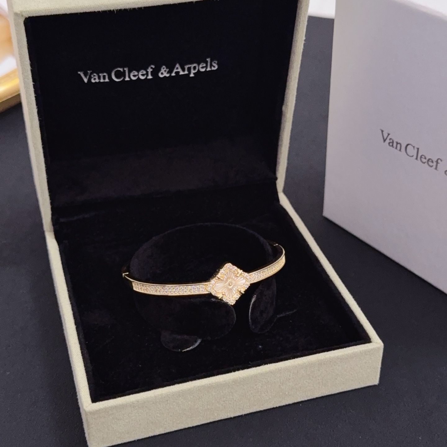 Van Cleef Arpels Lucky Spring bracelet Yellow gold white mother-of-pearl clear diamonds 17cm