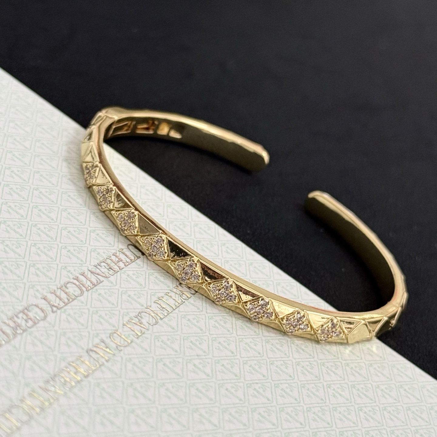 Bracciale Van Cleef Arpels Perlee Couleurs Or Rose in oro giallo con accenti di diamanti chiari 17 cm
