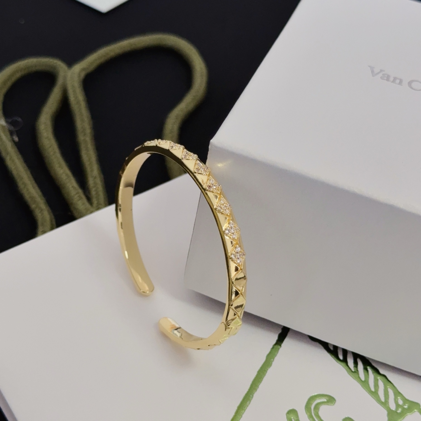Bracciale Van Cleef Arpels Perlee Couleurs Or Rose in oro giallo con accenti di diamanti chiari 17 cm
