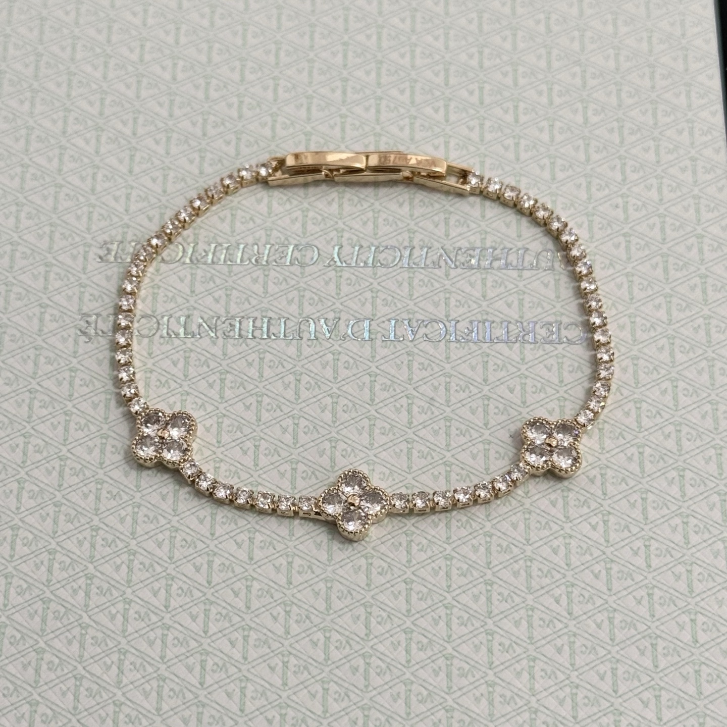 Bracciale Van Cleef Arpels Alhambra Oro giallo con diamanti trasparenti 17 cm