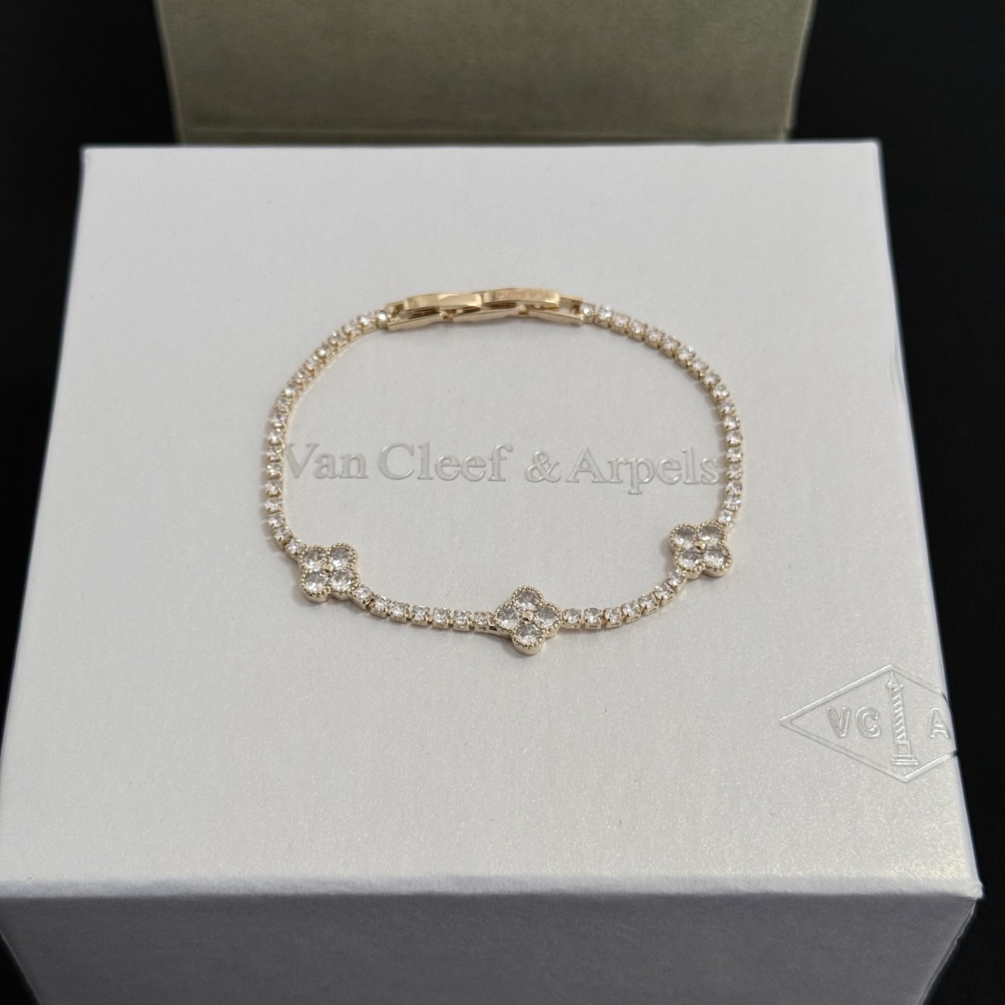 Bracciale Van Cleef Arpels Alhambra Oro giallo con diamanti trasparenti 17 cm