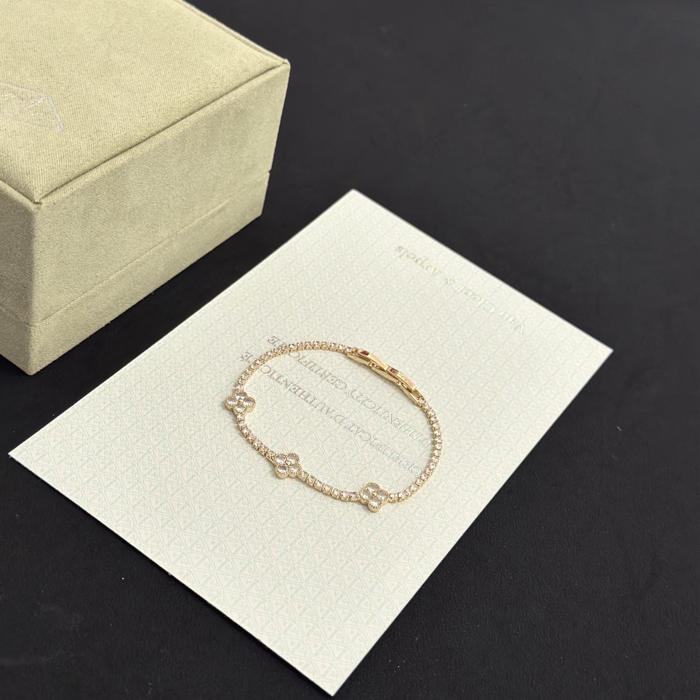 Bracciale Van Cleef Arpels Alhambra Oro giallo con diamanti trasparenti 17 cm