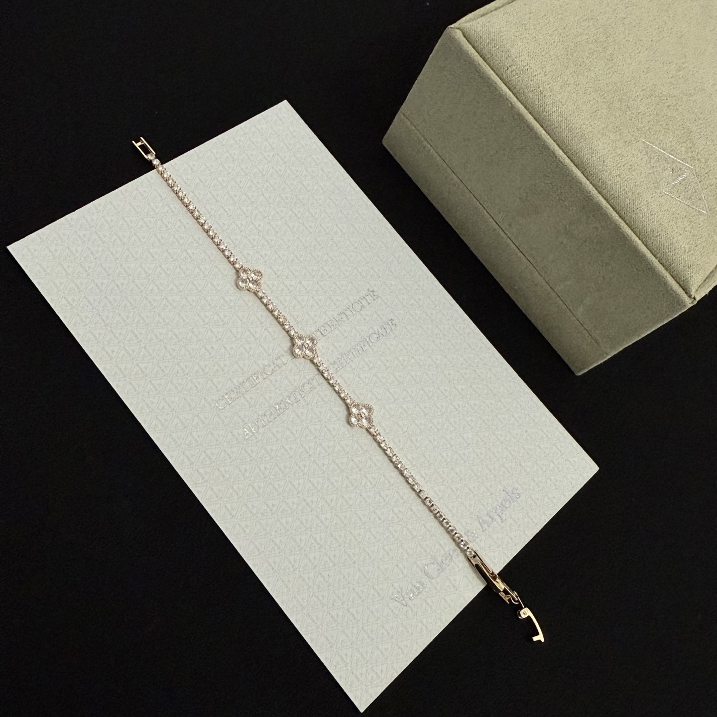 Bracciale Van Cleef Arpels Alhambra Oro giallo con diamanti trasparenti 17 cm